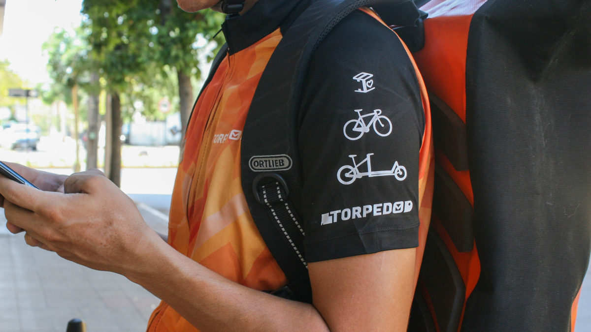 Mensajero escribiendo